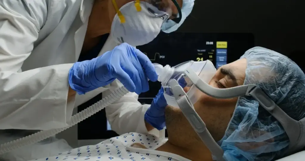 Travel Nurses Explain Working in ICU During COVID-19 icu travel nurse using ventilator covid treatment