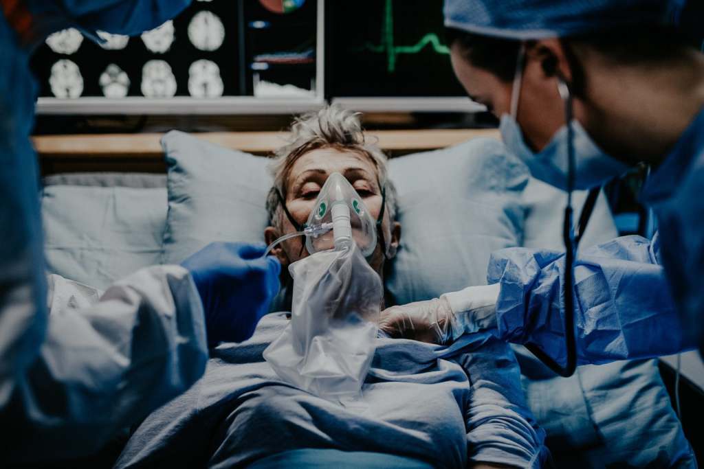 travel nurse caring for covid-positive patient 