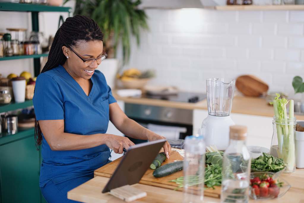 Tips for Eating Healthy on Travel Assignments Tips for Eating Healthy on Travel Assignments
