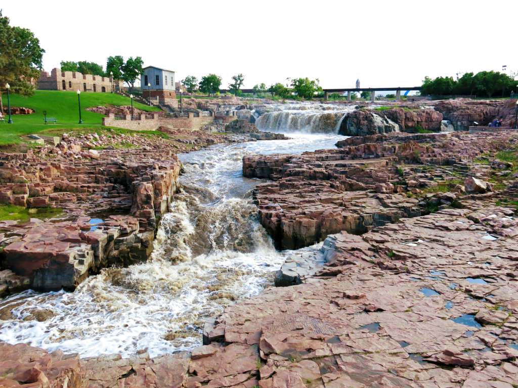10 South Dakota Destinations for Healthcare Travelers