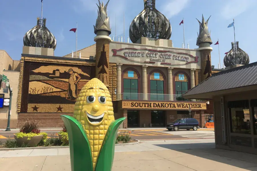 image of a corn statue outside of a palace in South Dakota